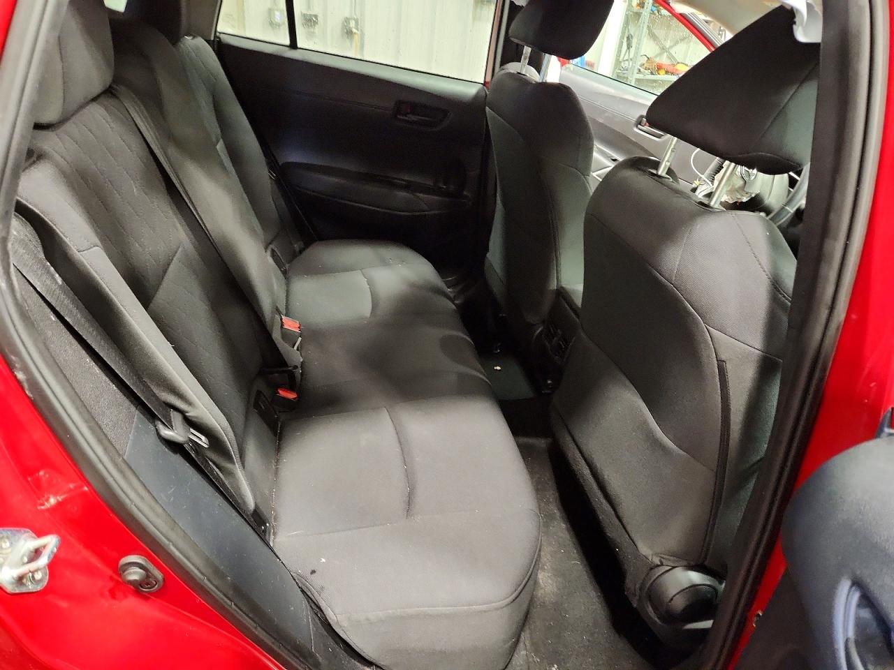 2022 TOYOTA COROLLA CROSS LE photo 11