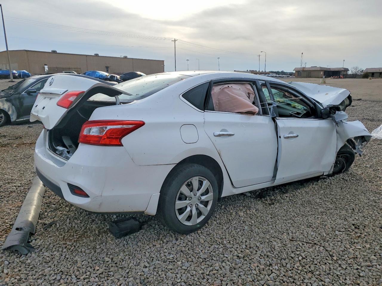 2017 NISSAN SENTRA S photo 5