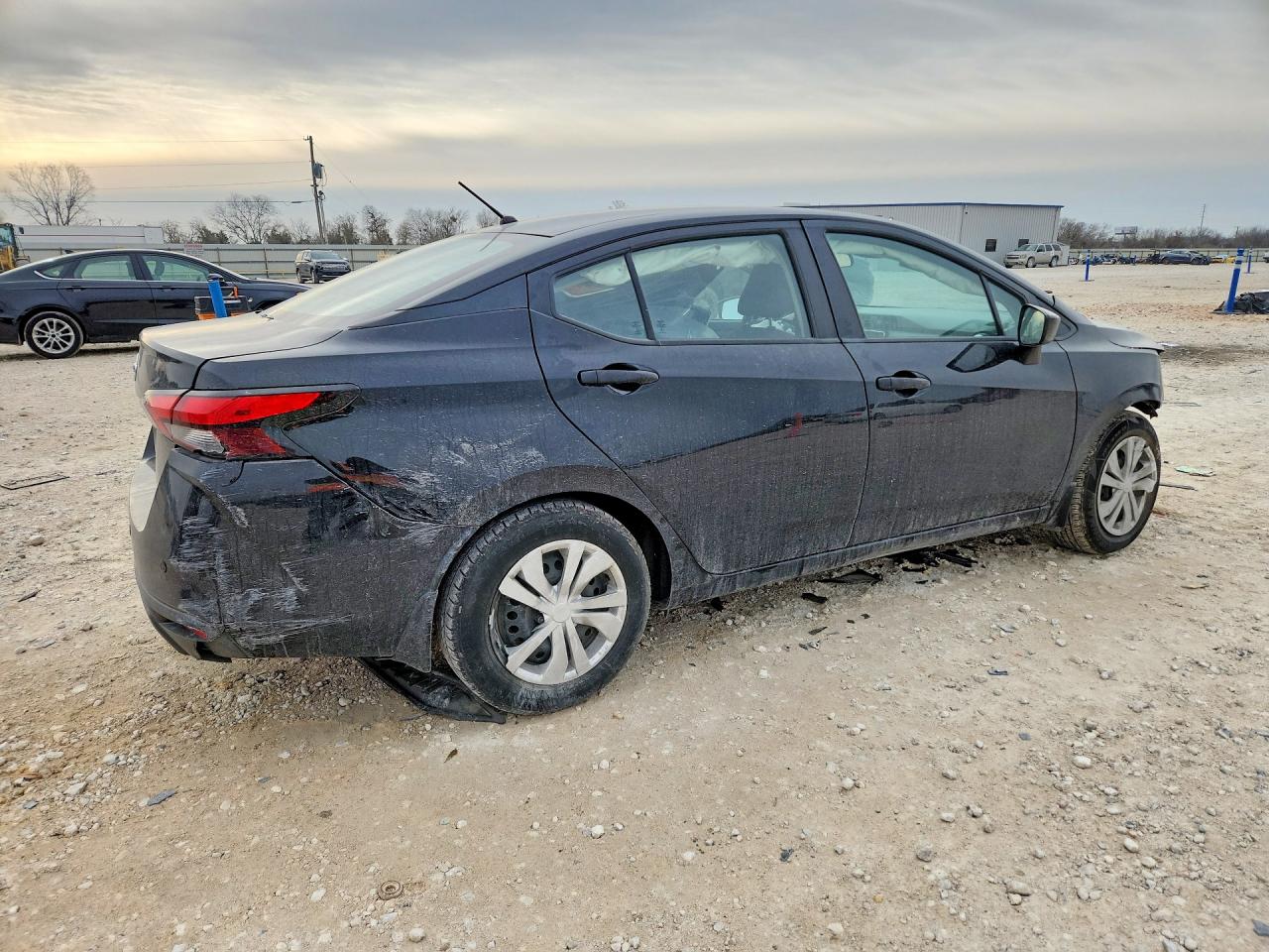 2021 NISSAN VERSA S photo 5