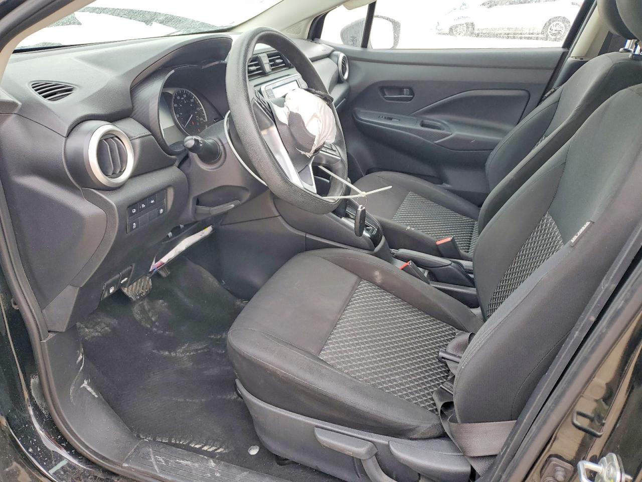 2021 NISSAN VERSA S photo 13