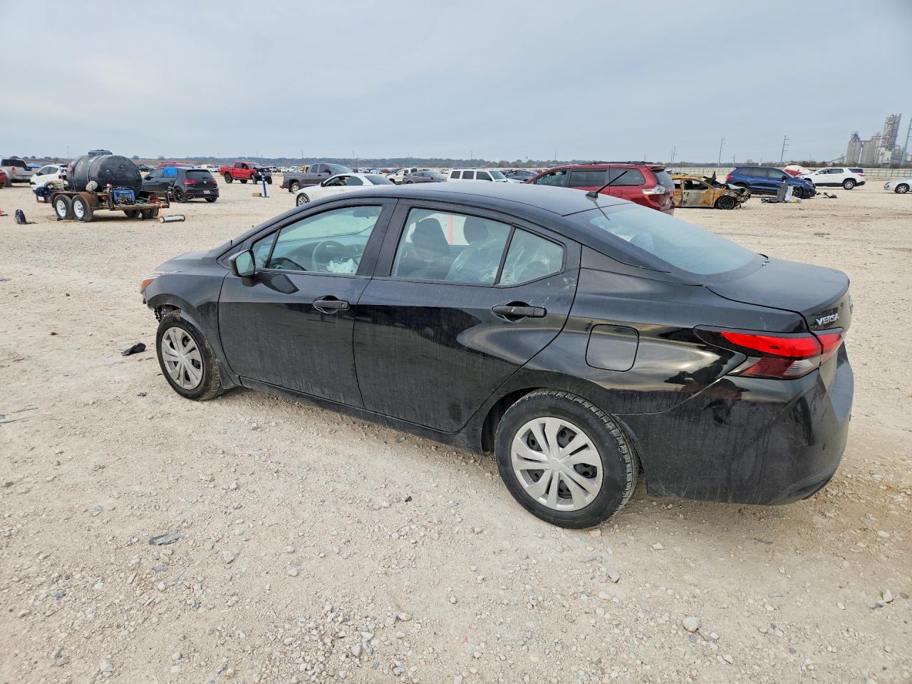 2021 NISSAN VERSA S photo 3