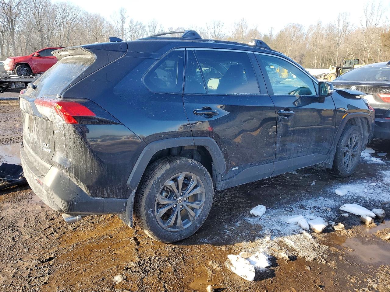 2024 TOYOTA RAV4 XLE PREMIUM photo 3