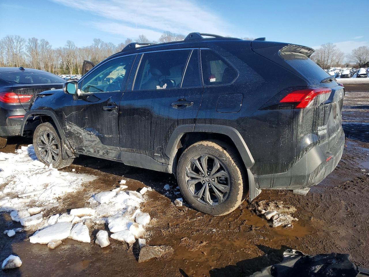 2024 TOYOTA RAV4 XLE PREMIUM photo 2