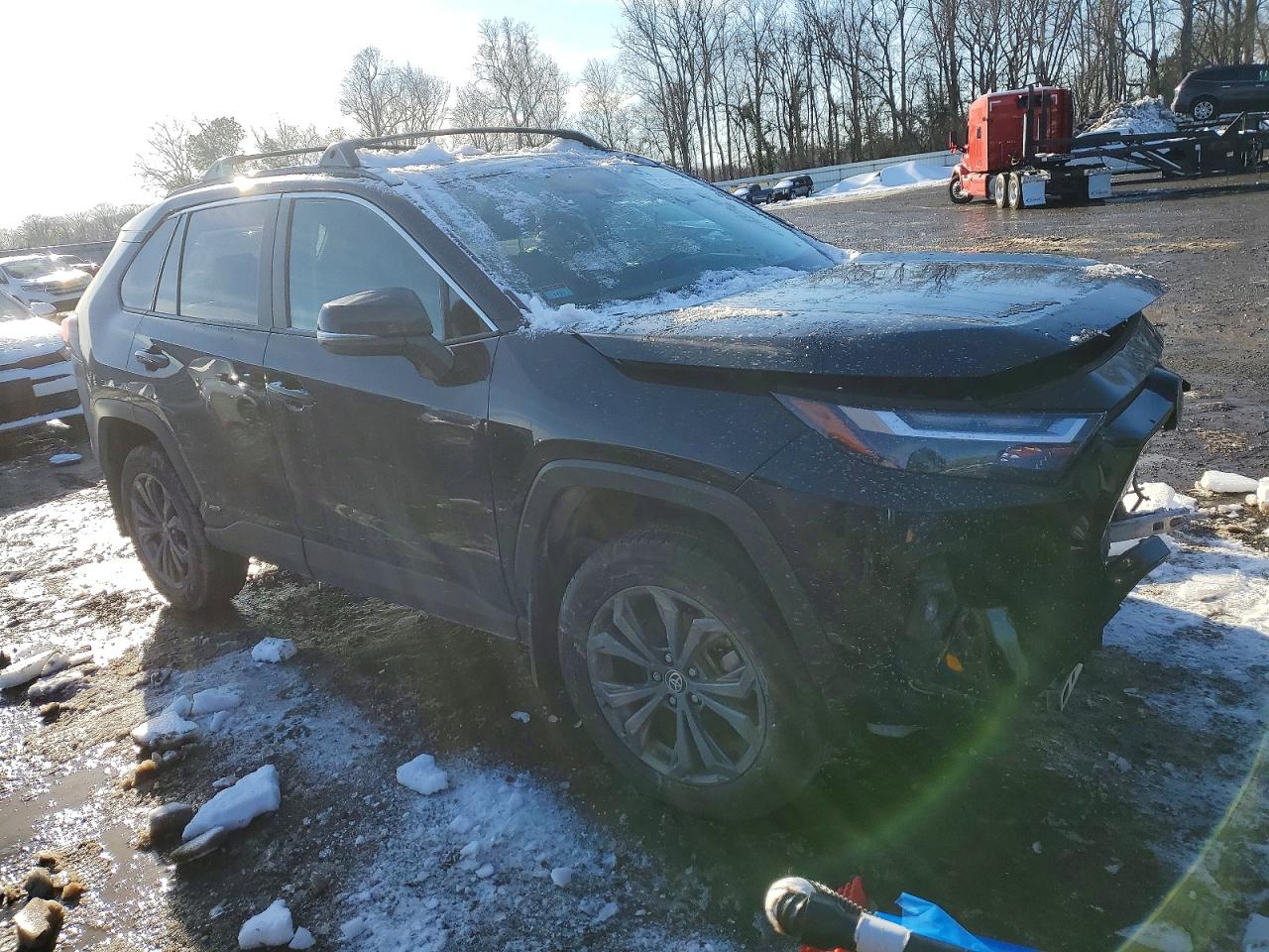 2024 TOYOTA RAV4 XLE PREMIUM photo 4