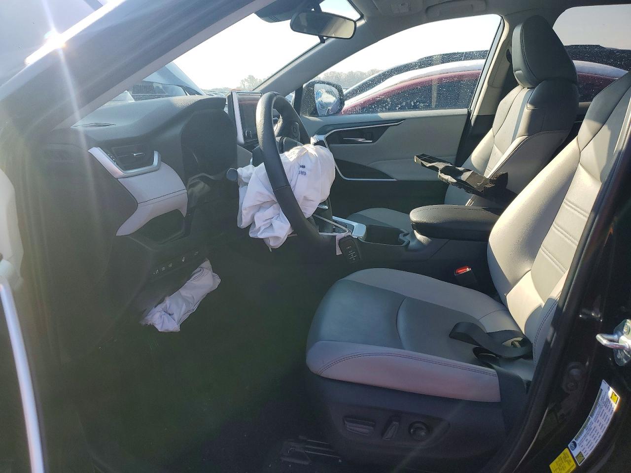 2024 TOYOTA RAV4 XLE PREMIUM photo 7