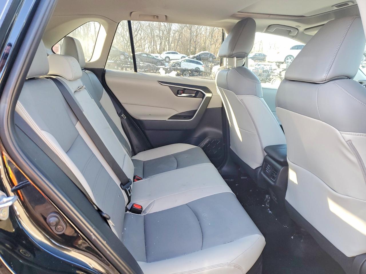 2024 TOYOTA RAV4 XLE PREMIUM photo 11