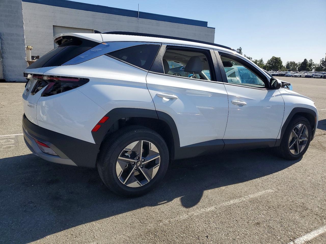 2025 HYUNDAI TUCSON SEL CONVENIENCE photo 3