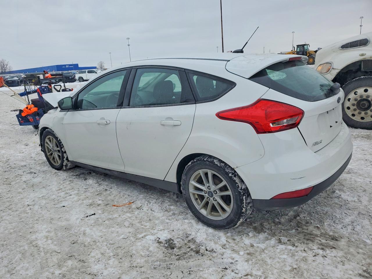 2017 FORD FOCUS SE photo 3