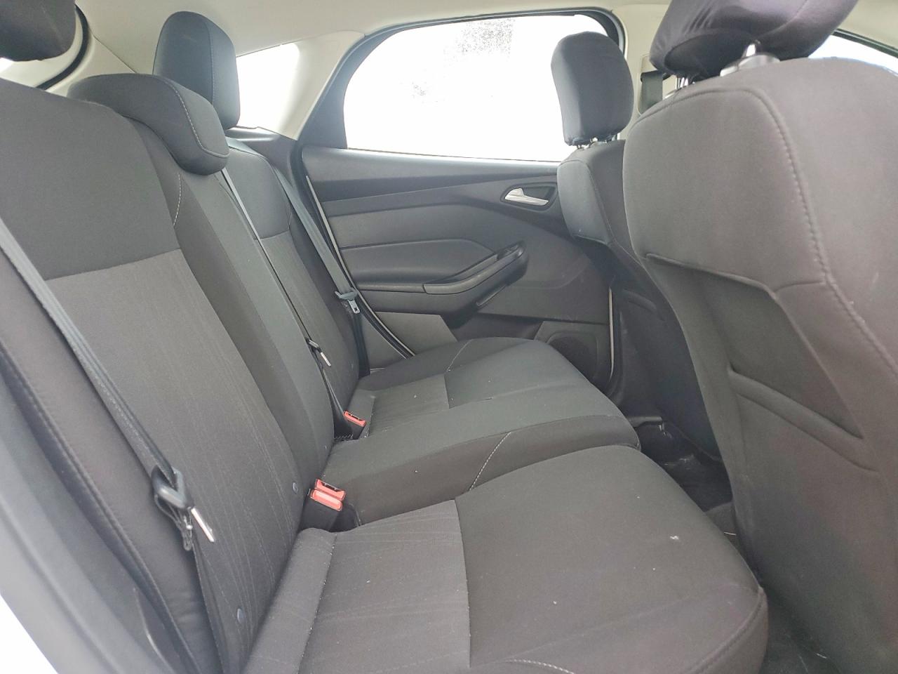 2017 FORD FOCUS SE photo 19