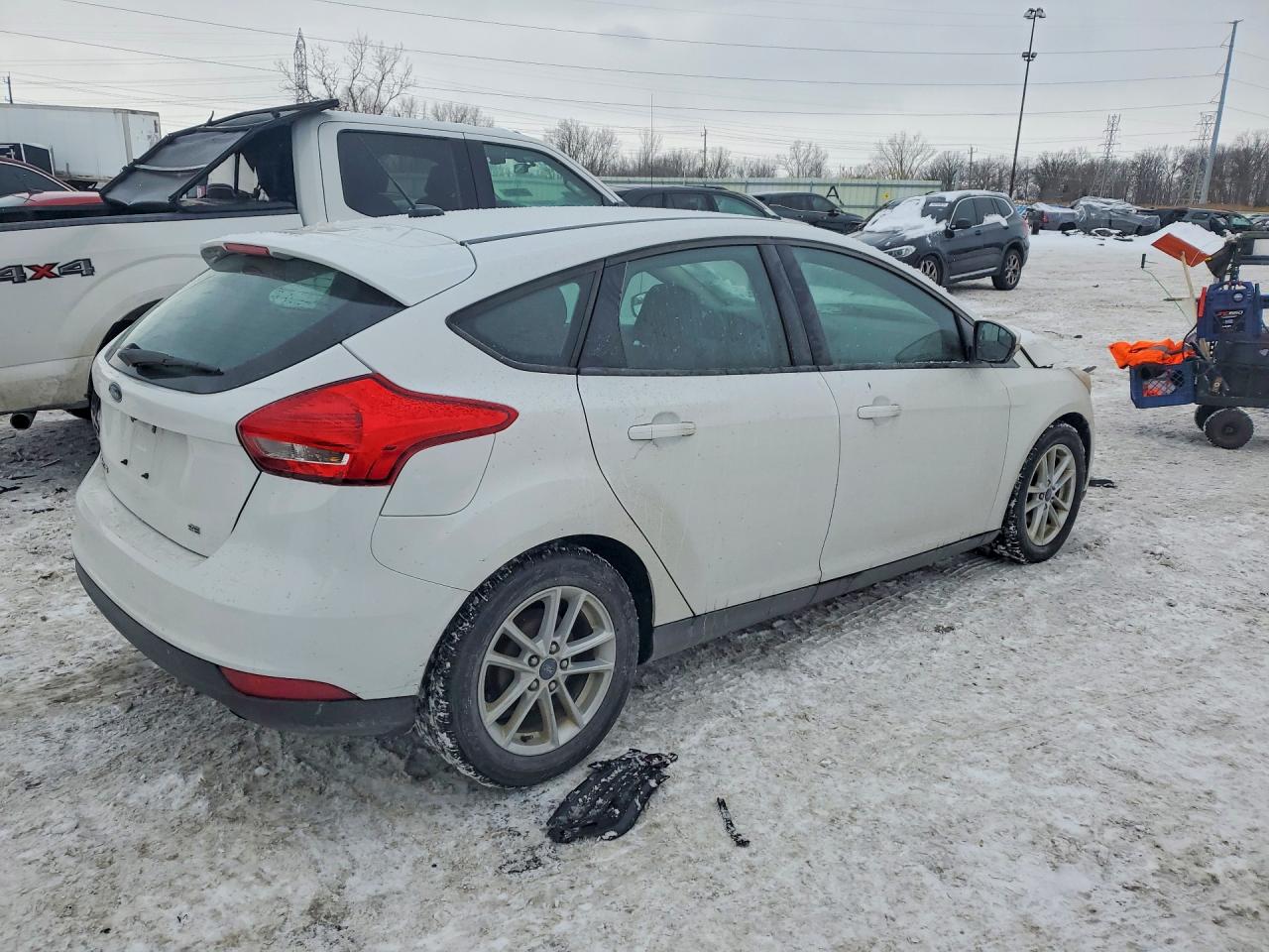 2017 FORD FOCUS SE photo 5