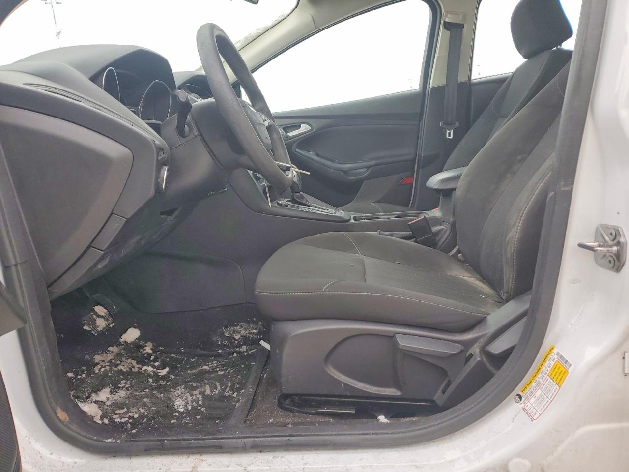 2017 FORD FOCUS SE photo 13