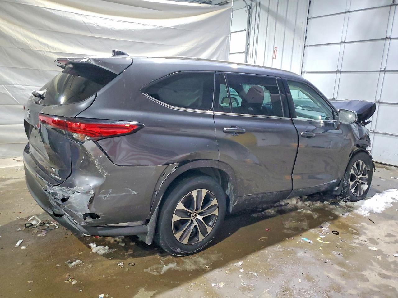 2021 TOYOTA HIGHLANDER XLE photo 5