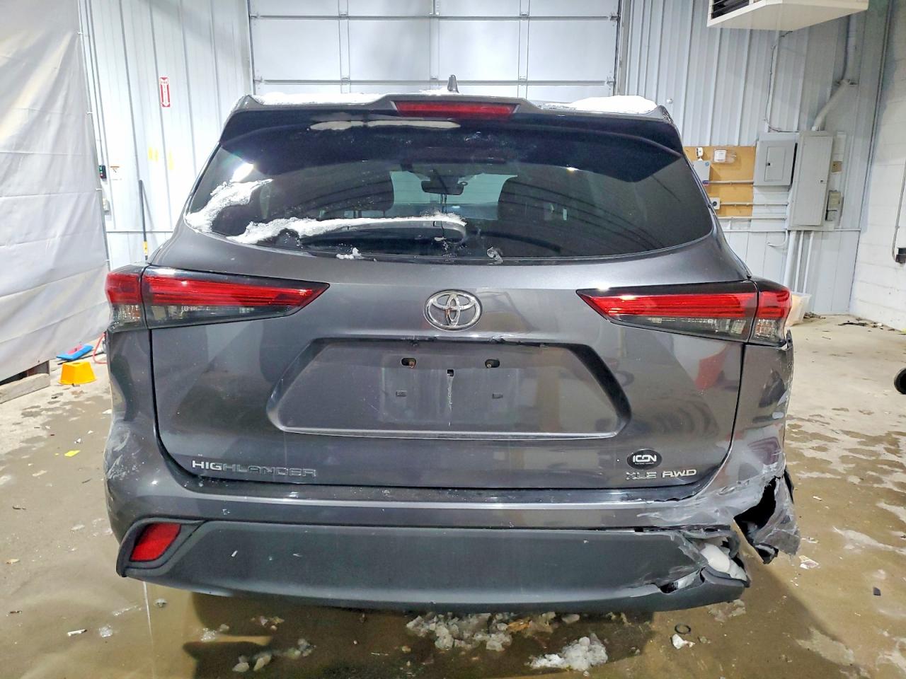 2021 TOYOTA HIGHLANDER XLE photo 11
