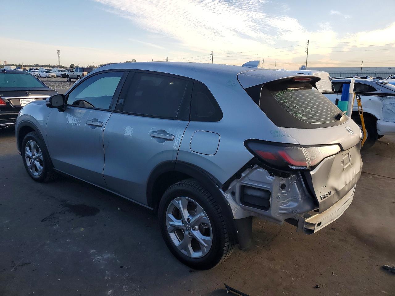 2024 HONDA HR-V LX photo 2