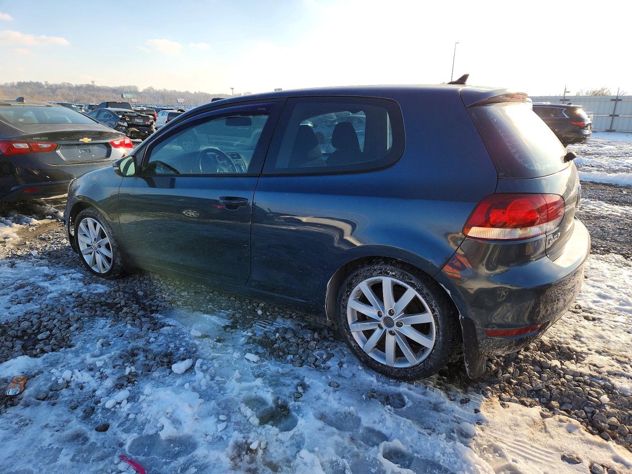 2011 VOLKSWAGEN GOLF photo 2