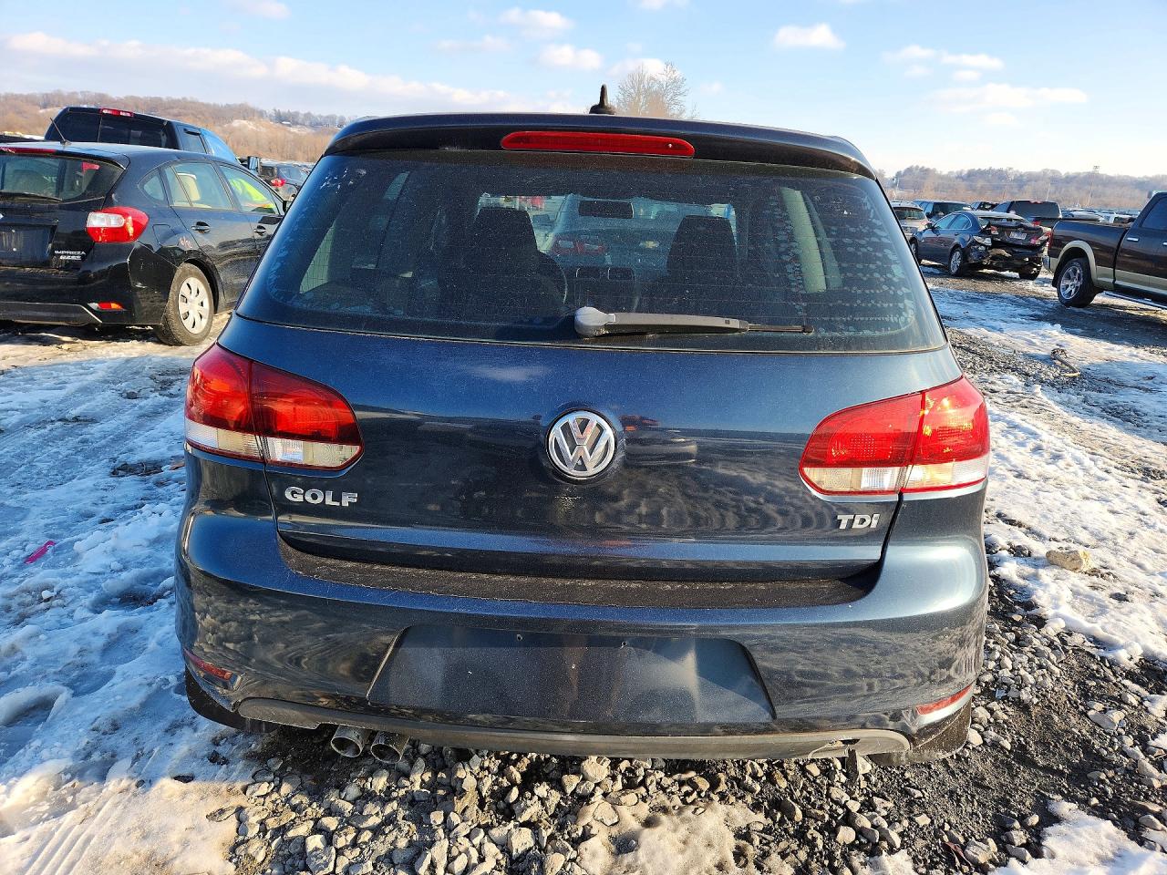 2011 VOLKSWAGEN GOLF photo 6