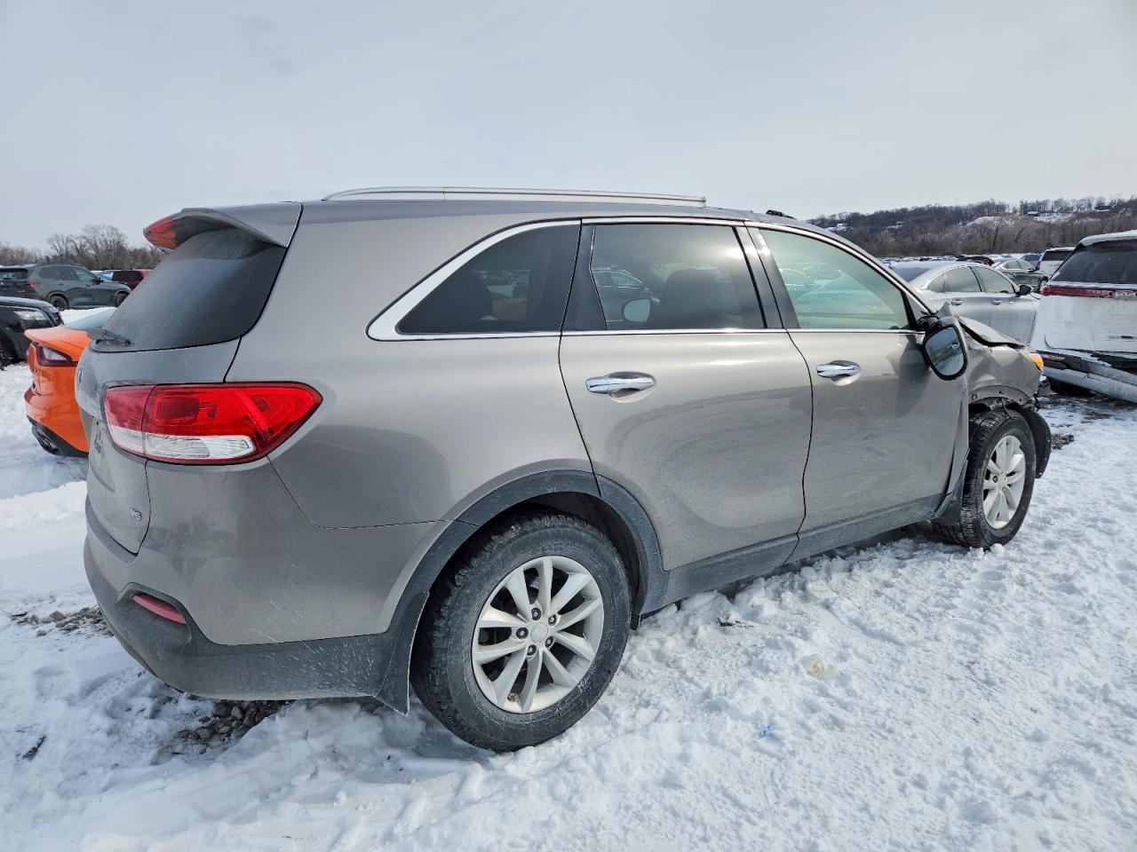 2017 KIA SORENTO LX photo 3