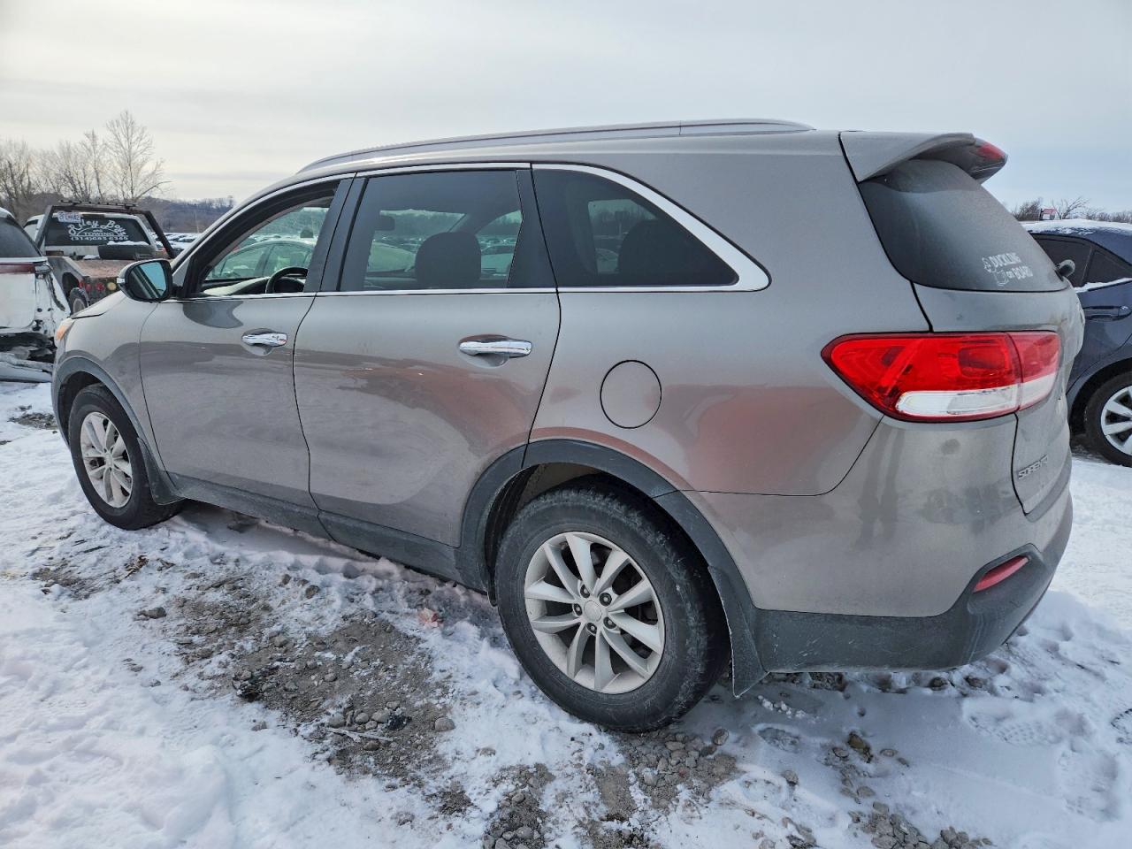 2017 KIA SORENTO LX photo 2