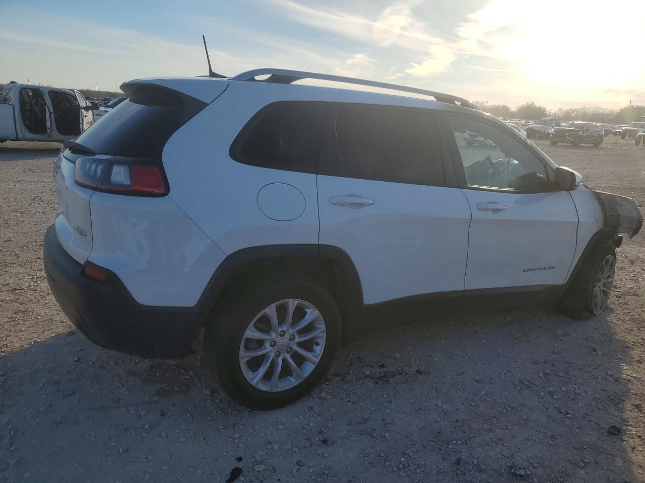 2021 JEEP CHEROKEE LATITUDE photo 3