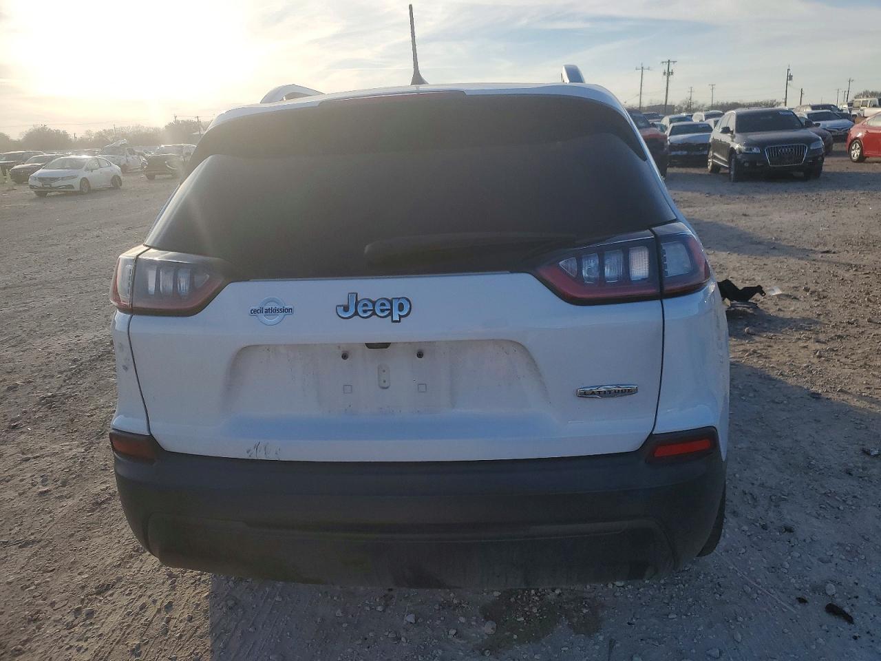 2021 JEEP CHEROKEE LATITUDE photo 6
