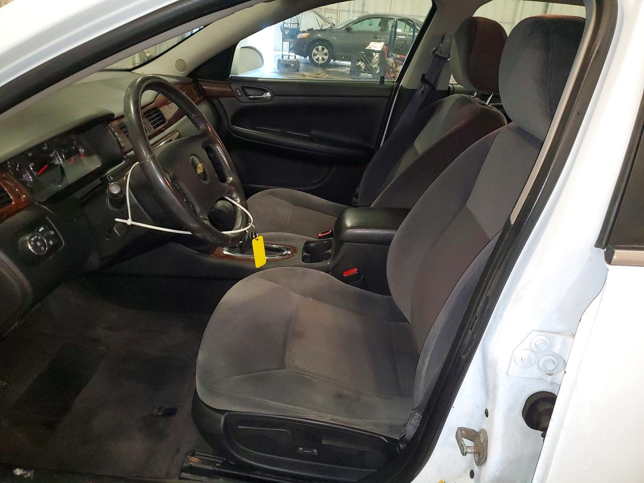 2010 CHEVROLET IMPALA LT photo 13