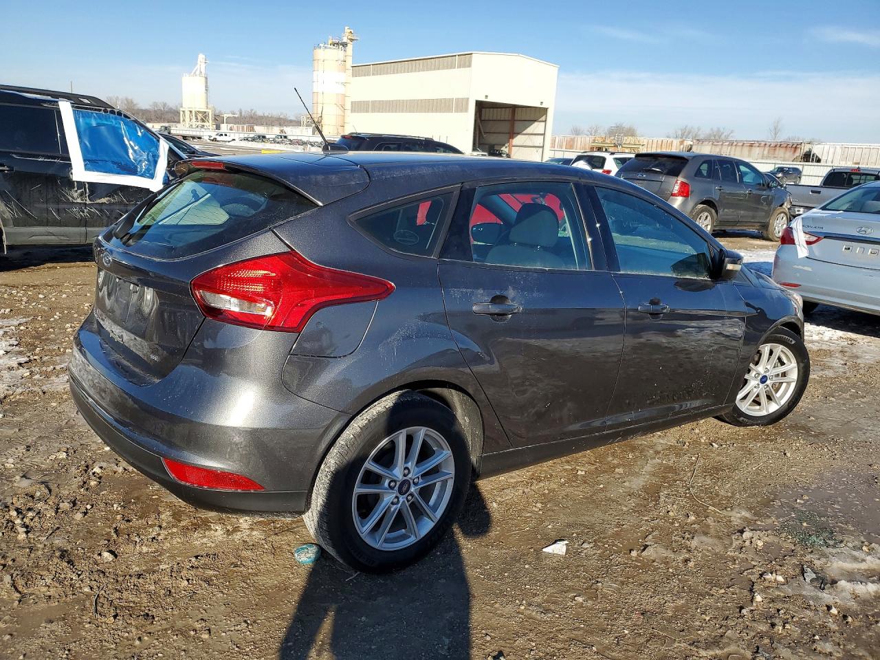 2017 FORD FOCUS SE photo 3