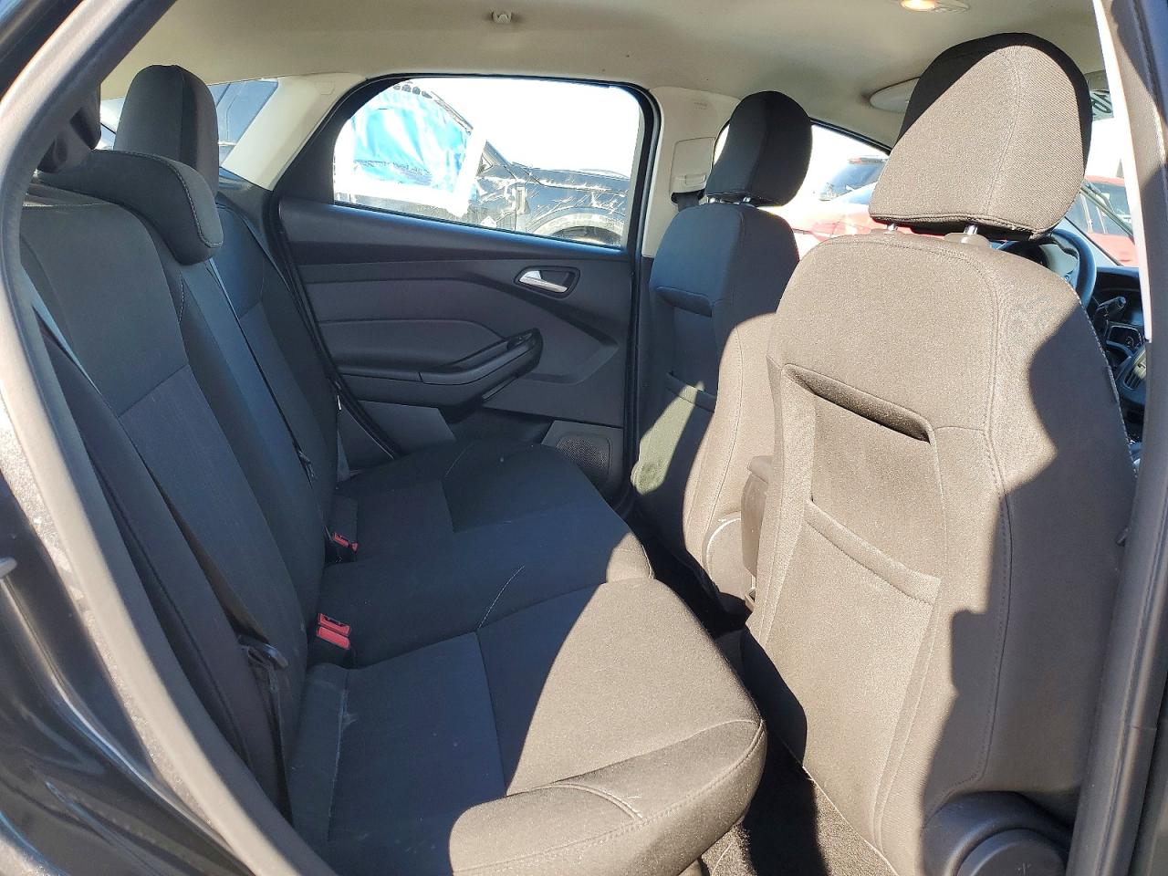 2017 FORD FOCUS SE photo 10