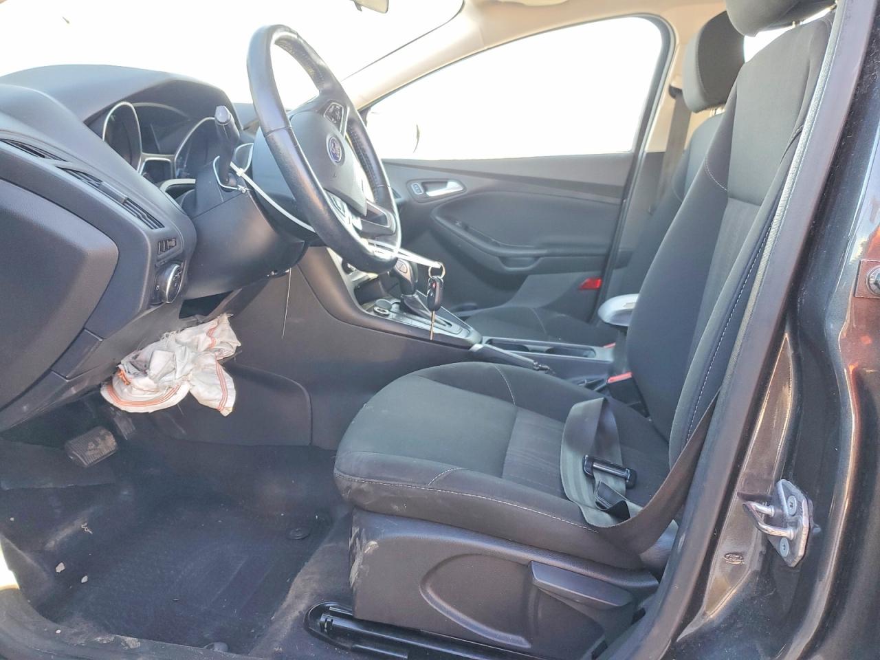 2017 FORD FOCUS SE photo 7