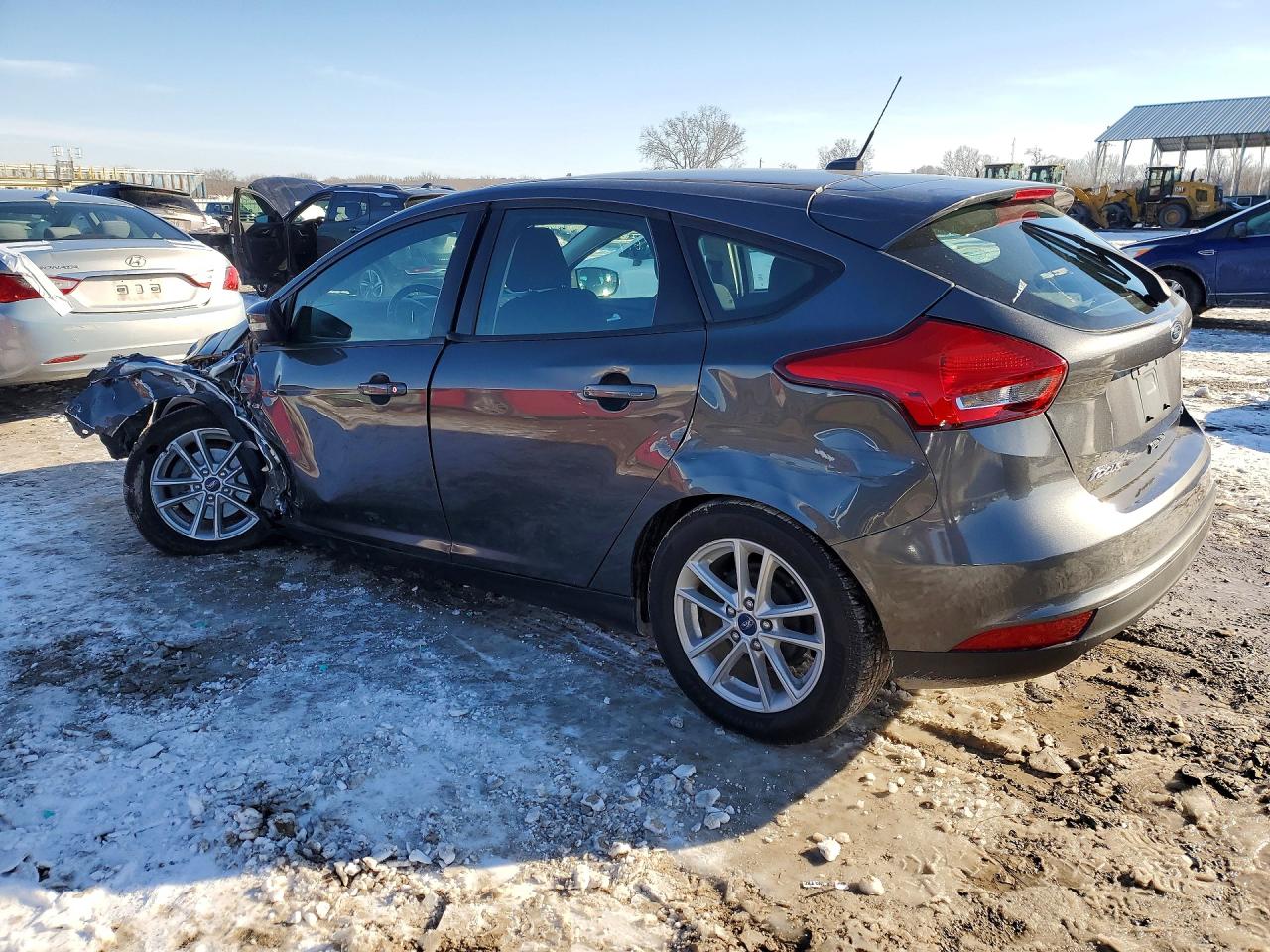 2017 FORD FOCUS SE photo 2
