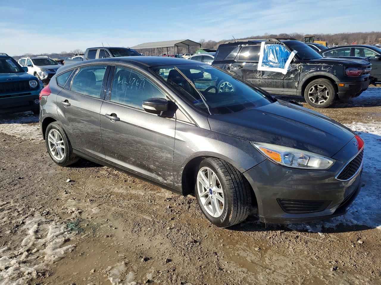 2017 FORD FOCUS SE photo 4