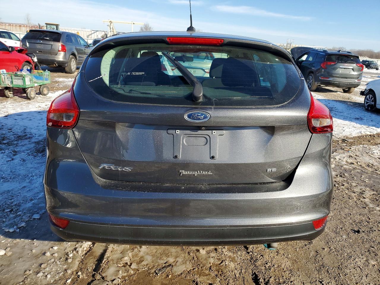 2017 FORD FOCUS SE photo 6