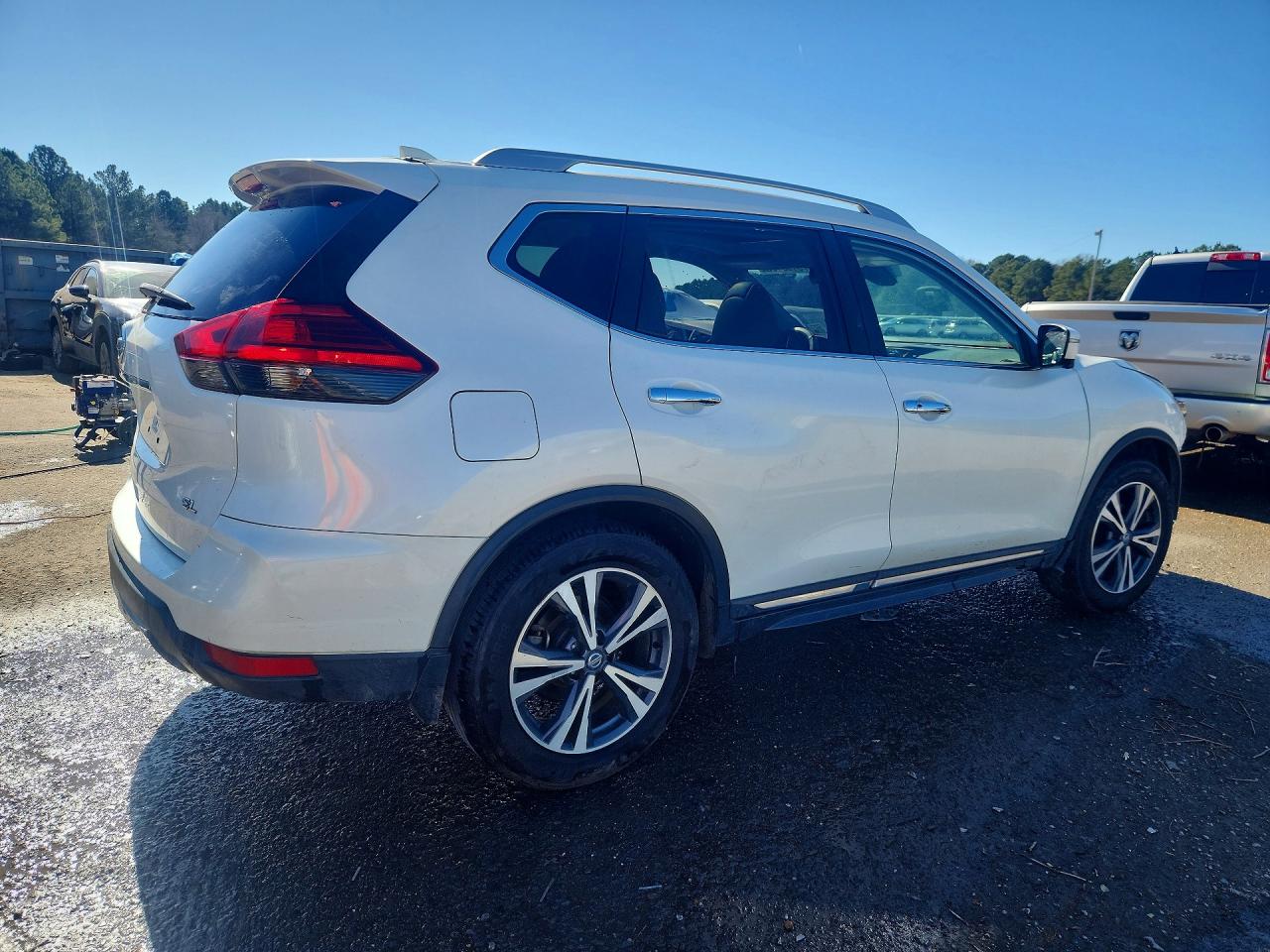 2017 NISSAN ROGUE SL photo 5