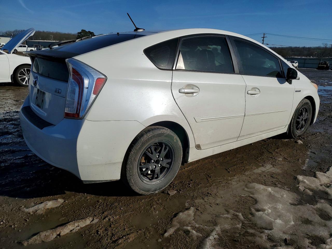 2013 TOYOTA PRIUS photo 5