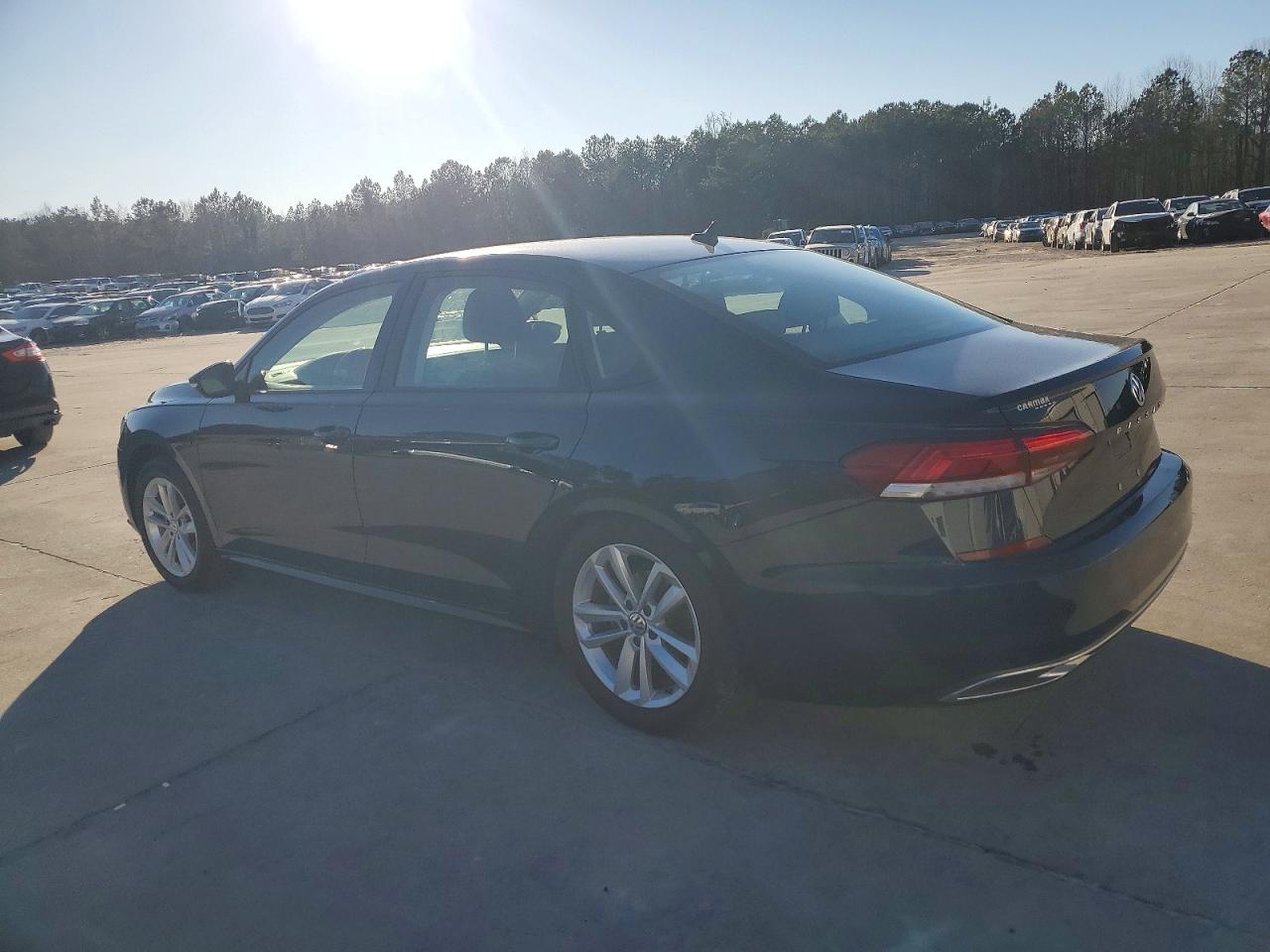 2021 VOLKSWAGEN PASSAT S photo 2