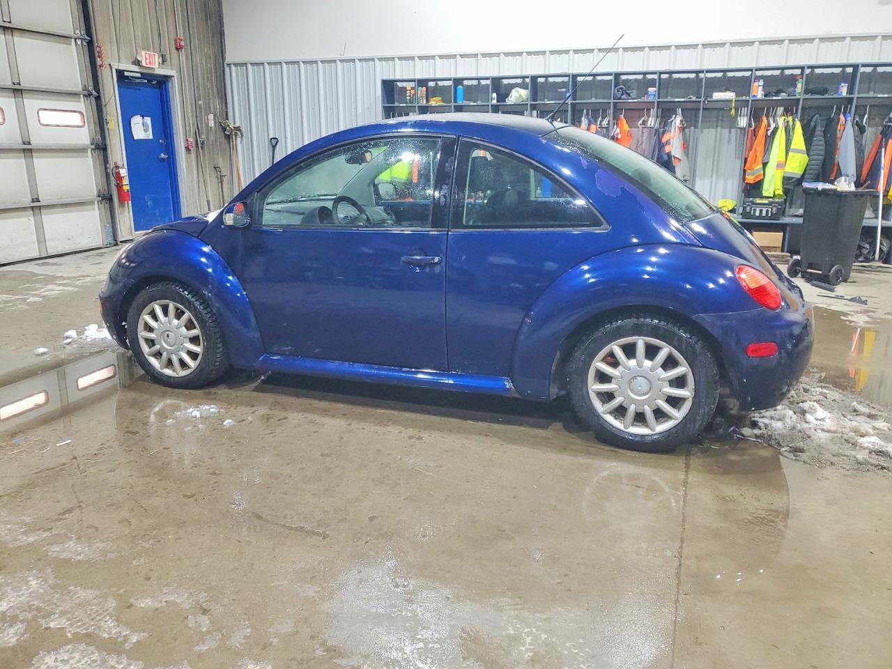 2004 VOLKSWAGEN NEW BEETLE GLS photo 3