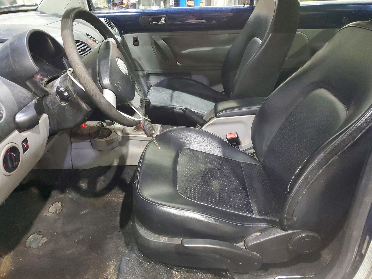 2004 VOLKSWAGEN NEW BEETLE GLS photo 13