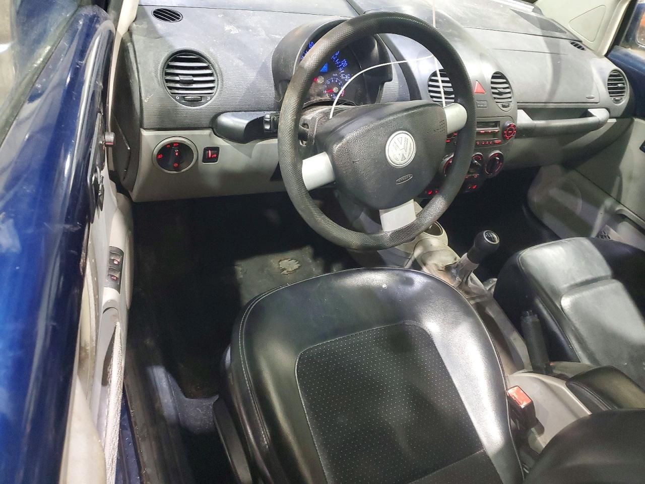 2004 VOLKSWAGEN NEW BEETLE GLS photo 15