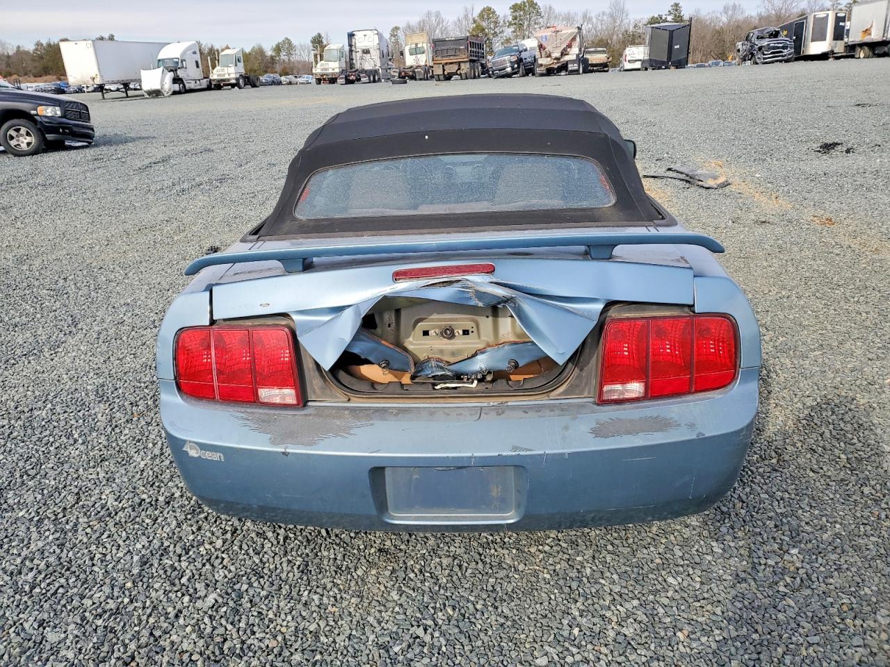 2006 FORD MUSTANG photo 11