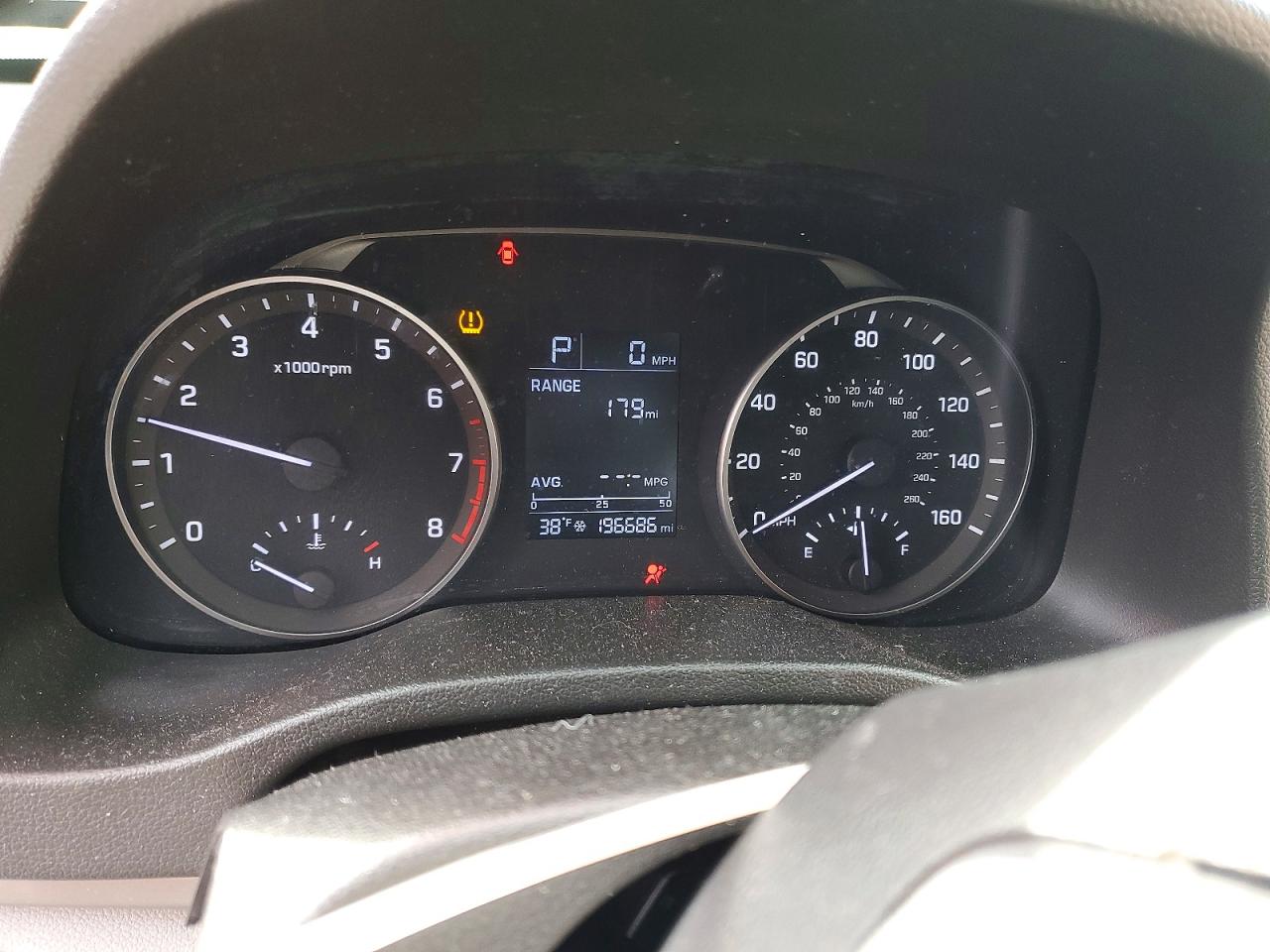 2017 HYUNDAI ELANTRA SE photo 9