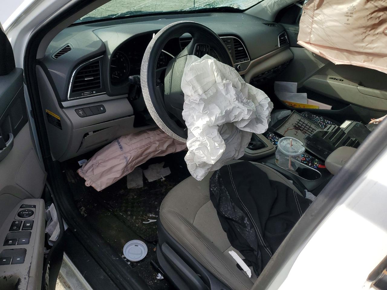 2017 HYUNDAI ELANTRA SE photo 8