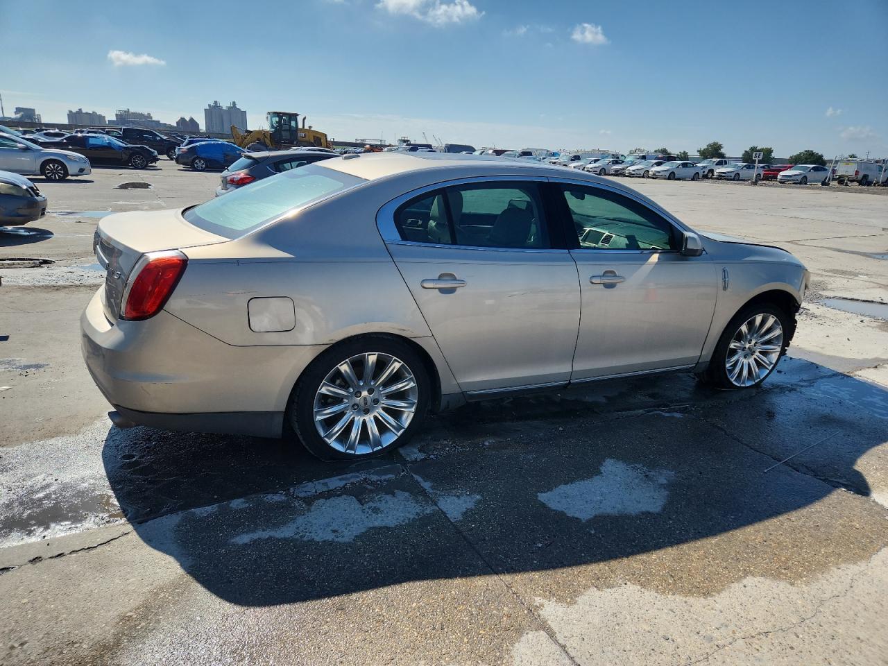 2009 LINCOLN MKS photo 3