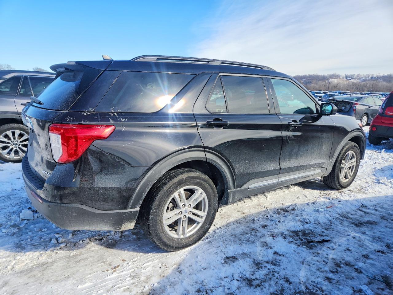 2024 FORD EXPLORER XLT photo 3