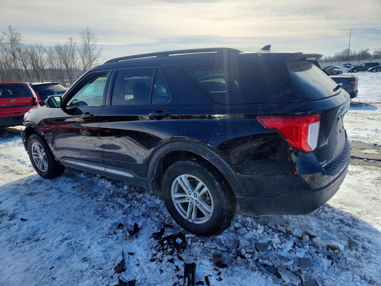 2024 FORD EXPLORER XLT photo 2
