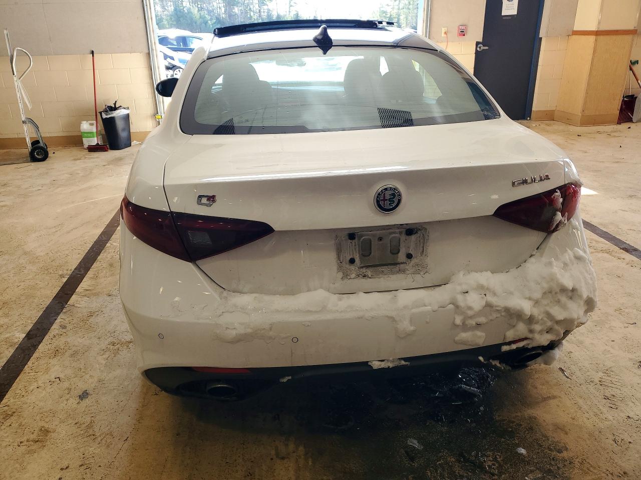 2017 ALFA ROMEO GIULIA Q4 photo 16