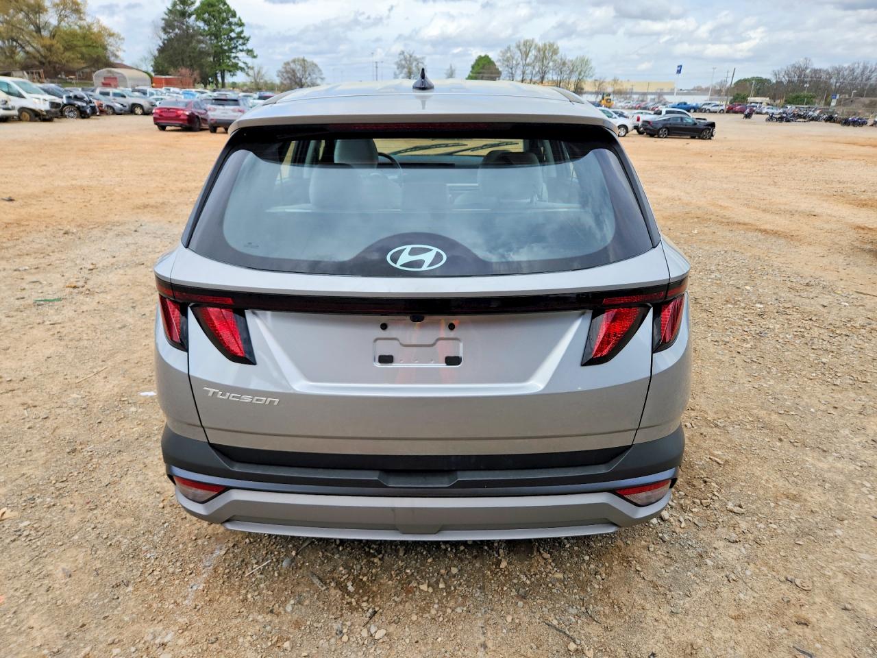 2026 HYUNDAI TUCSON SE photo 16