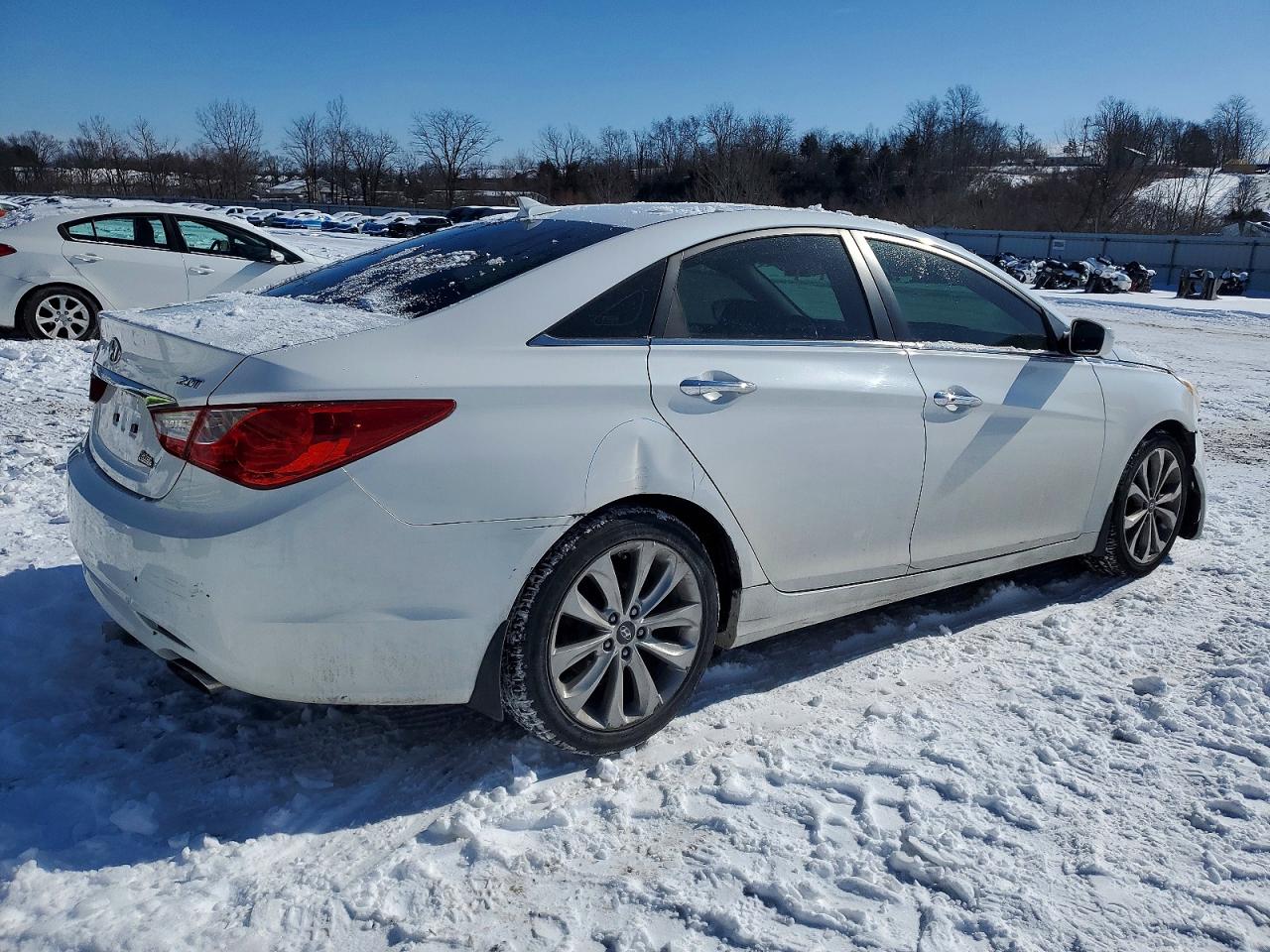 2013 HYUNDAI SONATA SE photo 3