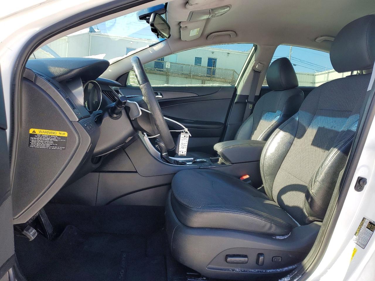 2013 HYUNDAI SONATA SE photo 7