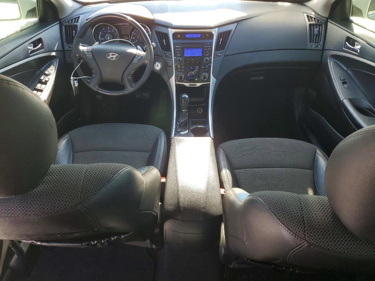 2013 HYUNDAI SONATA SE photo 8