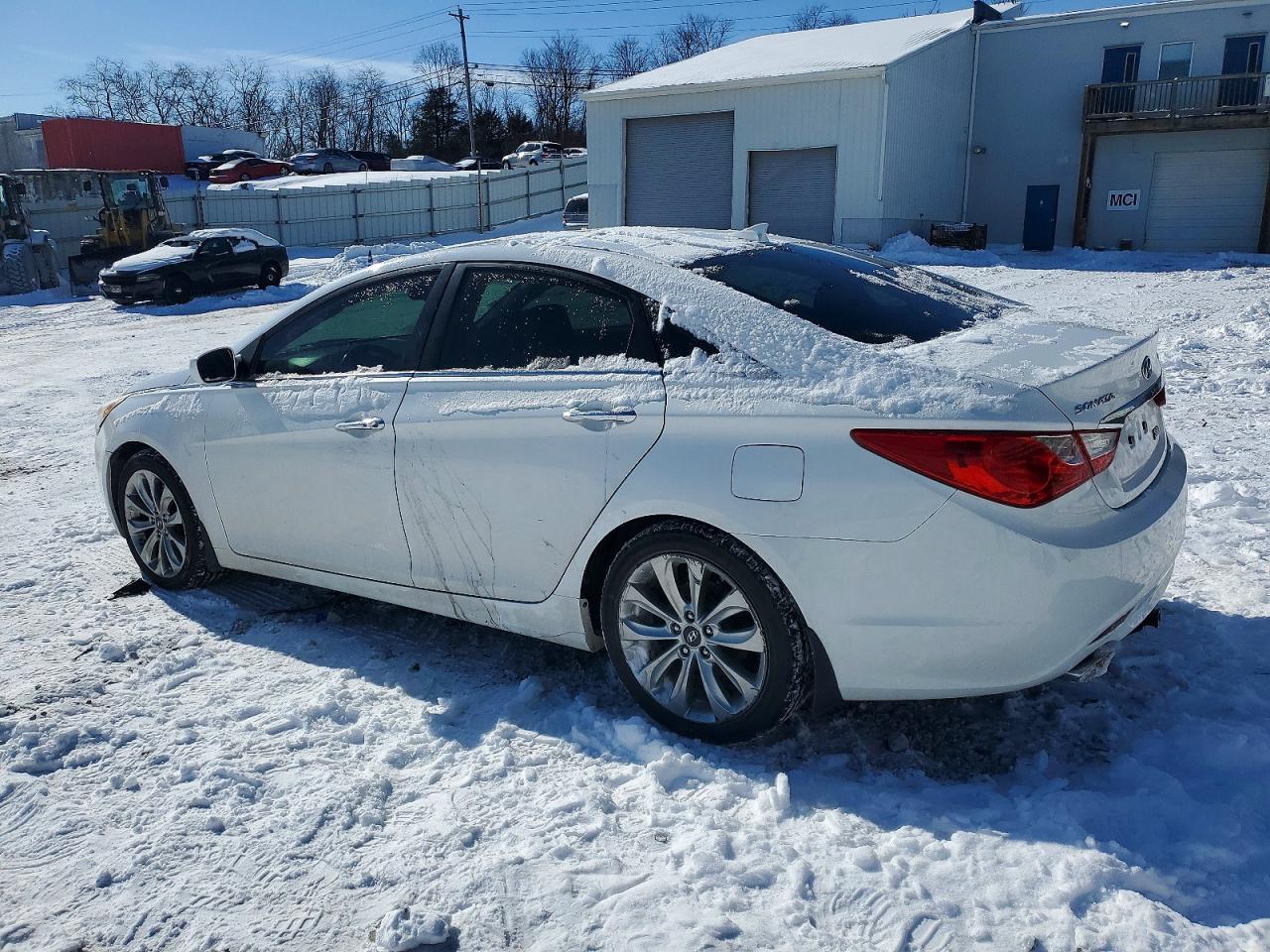 2013 HYUNDAI SONATA SE photo 2