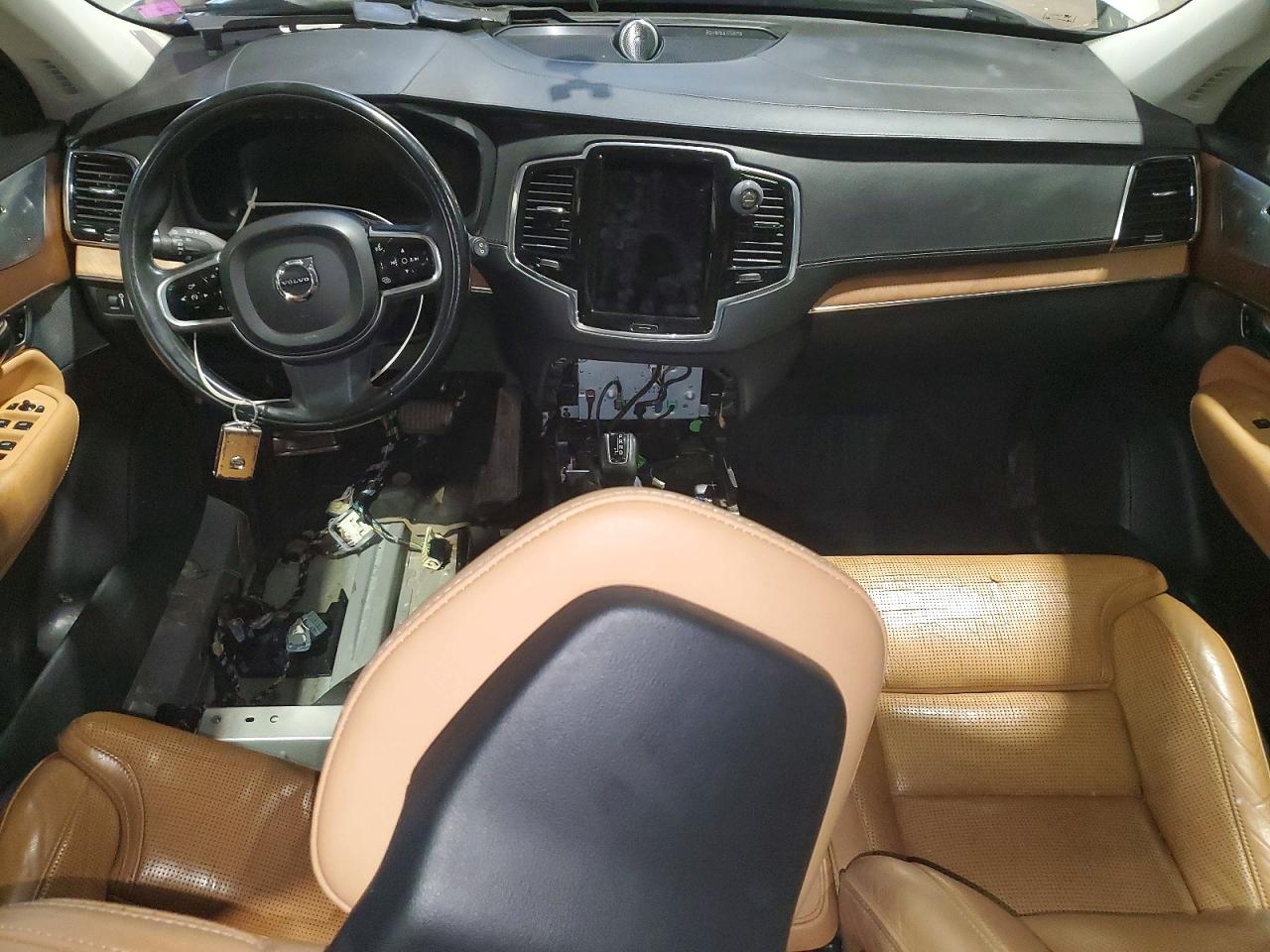 2016 VOLVO XC90 T6 photo 8